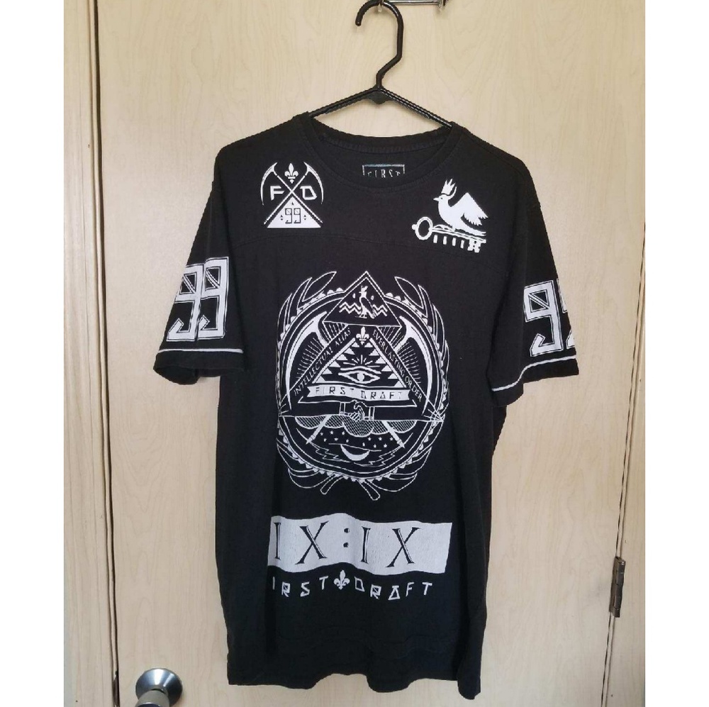 Urban edgy black t-shirt